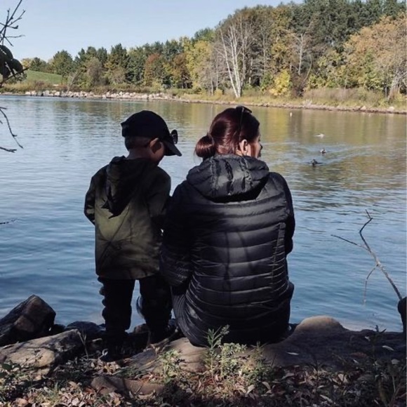 Meet your Posher, Selena - Picture 1 of 1